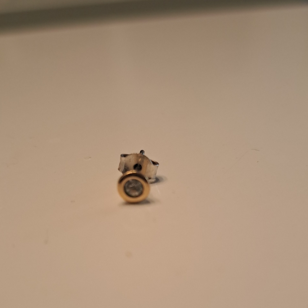 Single Goldtobe And CZ Stud Earring
